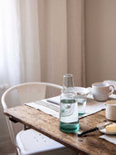 Lagonna karaff Tell Me more på ett dukat frukostbord med Vince och Rivoli